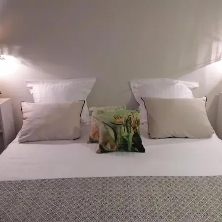 Sejour Avec Piscine - Petit-dejeuner A La Demande - 20 Minutes De L'espagne - Le Palace Climatise Apartament