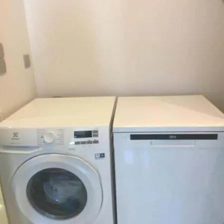 Sejour Avec Piscine - Petit-dejeuner A La Demande - 20 Minutes De L'espagne - Le Palace Climatise Apartament