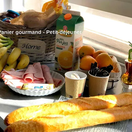 Sejour Avec Piscine - Petit-dejeuner A La Demande - 20 Minutes De L'espagne - Le Palace Climatise Apartament