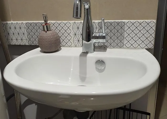 Avec Piscine - Petit-déjeuner à La Demande - 20 Minutes De L'espagne - Le Palace Climatisé *